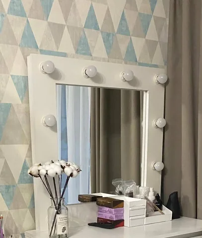 Гримерное зеркало в отличном состоянии - Парики и шиньоны в Владивосток