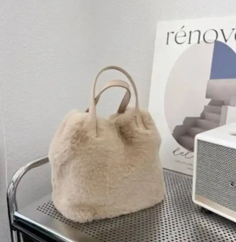 Продам новую меховую сумочку - Барахолка в Владивосток