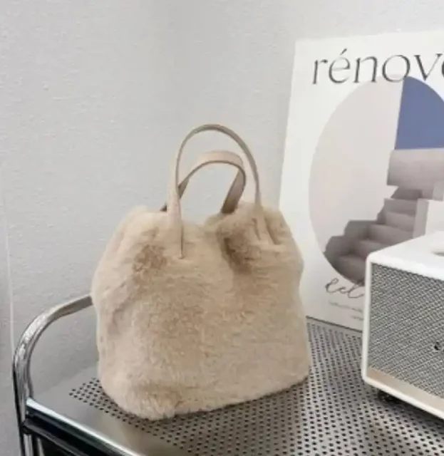 Продам новую меховую сумочку - Парики и шиньоны в Владивосток