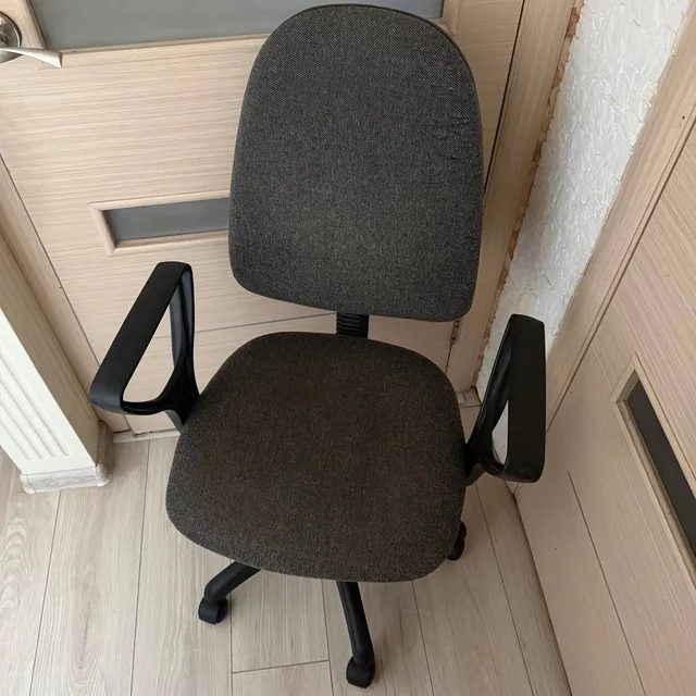 Офисное кресло - Парики и шиньоны в Владивосток