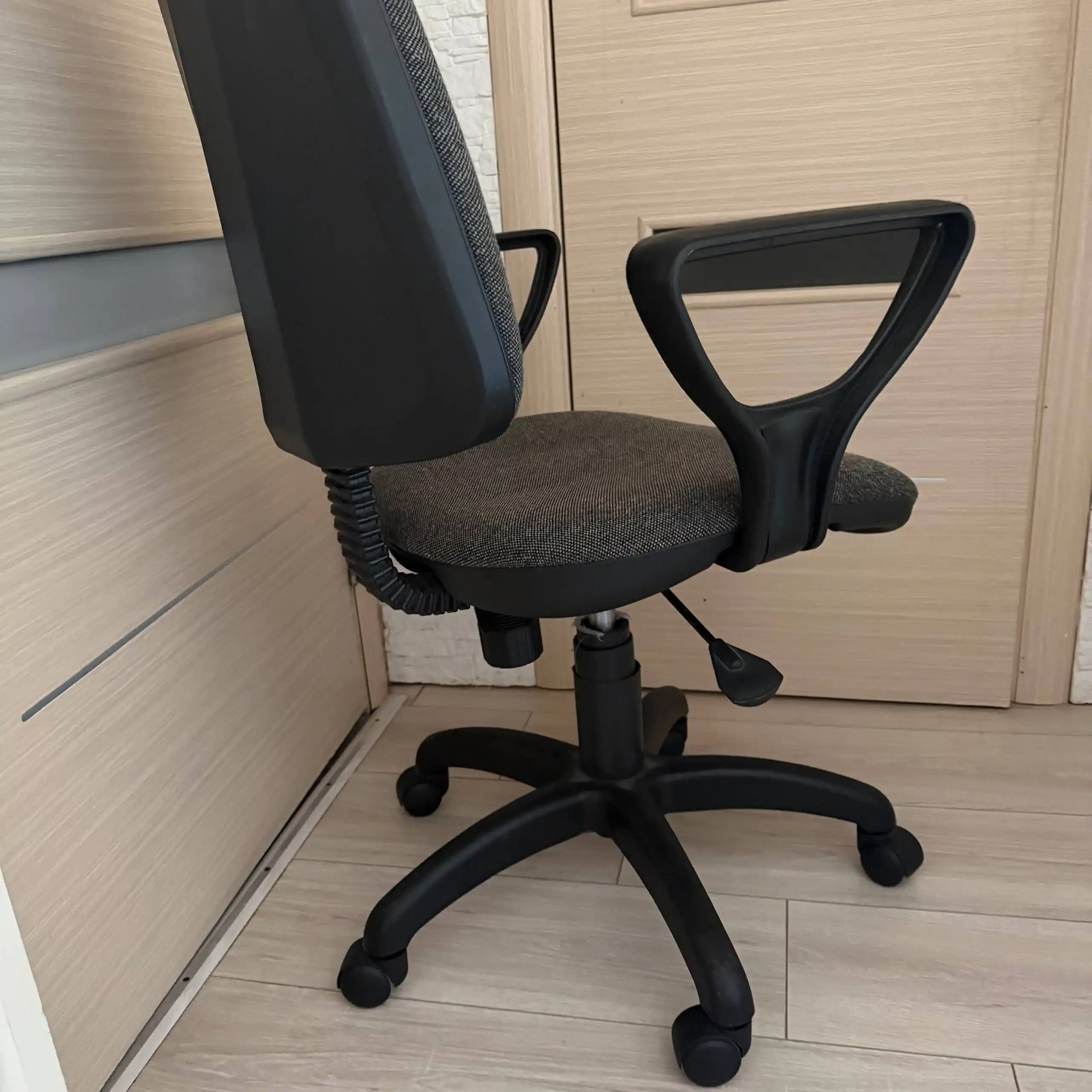 Офисное кресло - Барахолка в Владивосток