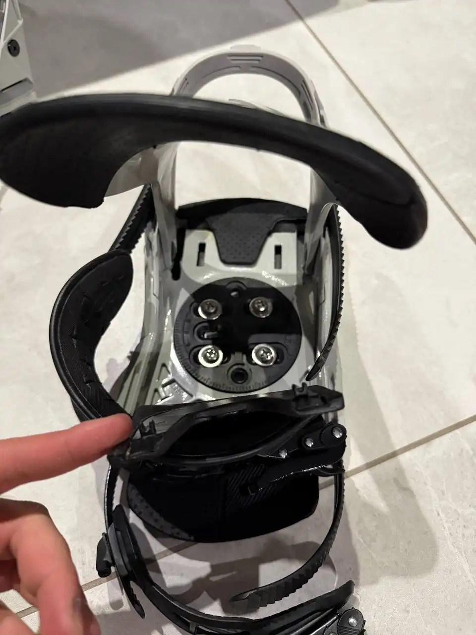 Продажа креплений для сноуборда Salomon - Сноубординг (Хобби и отдых) в Владивосток