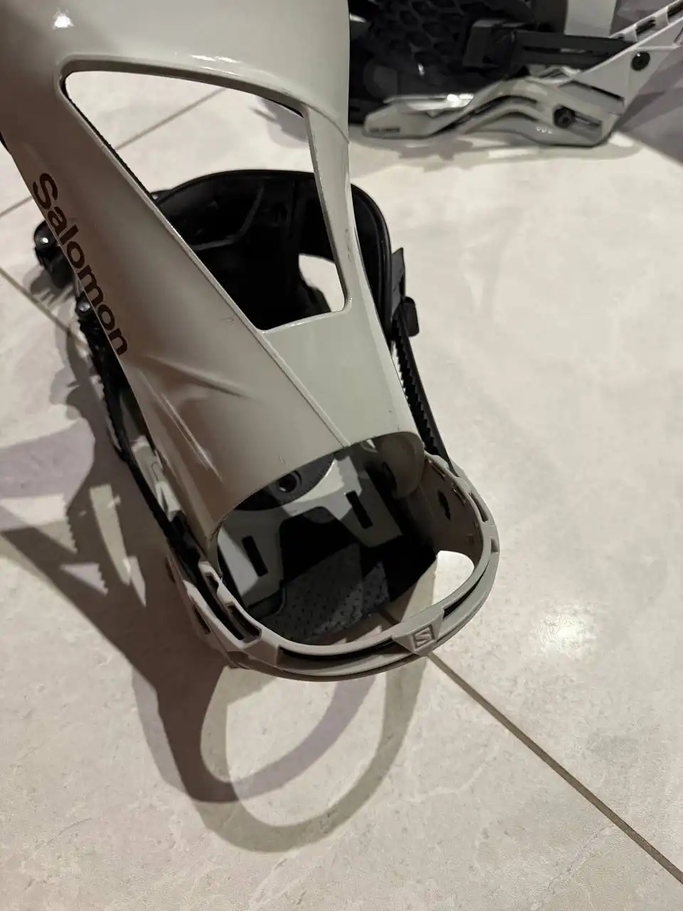 Продажа креплений для сноуборда Salomon - Сноубординг (Хобби и отдых) в Владивосток