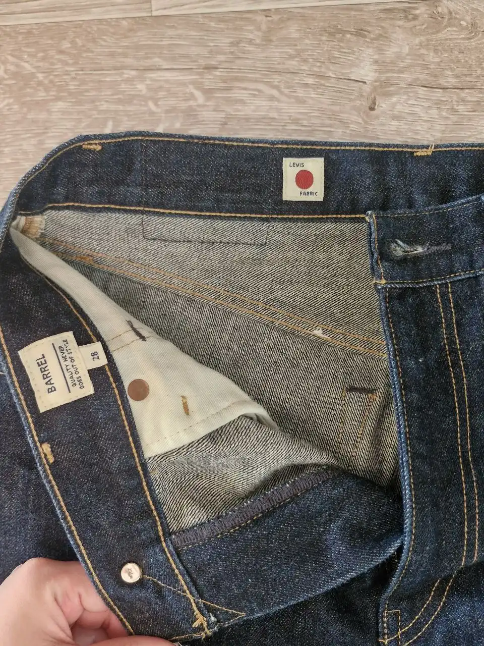Продам джинсы Levi's Japan Barrel женские размер 28 - Джинсы (Одежда) в Владивосток