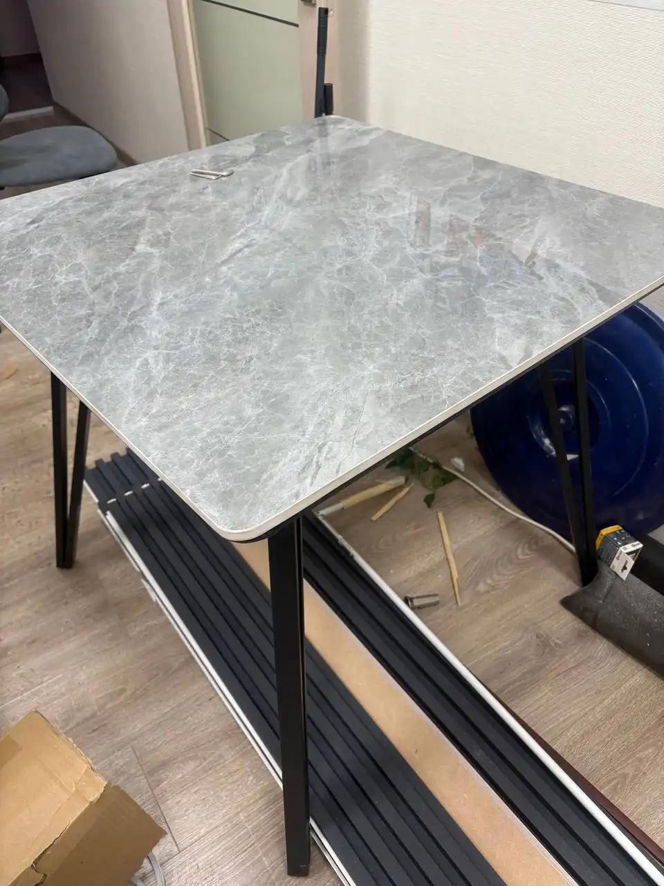 Стол новый 80 на 80 - Барахолка в Владивосток