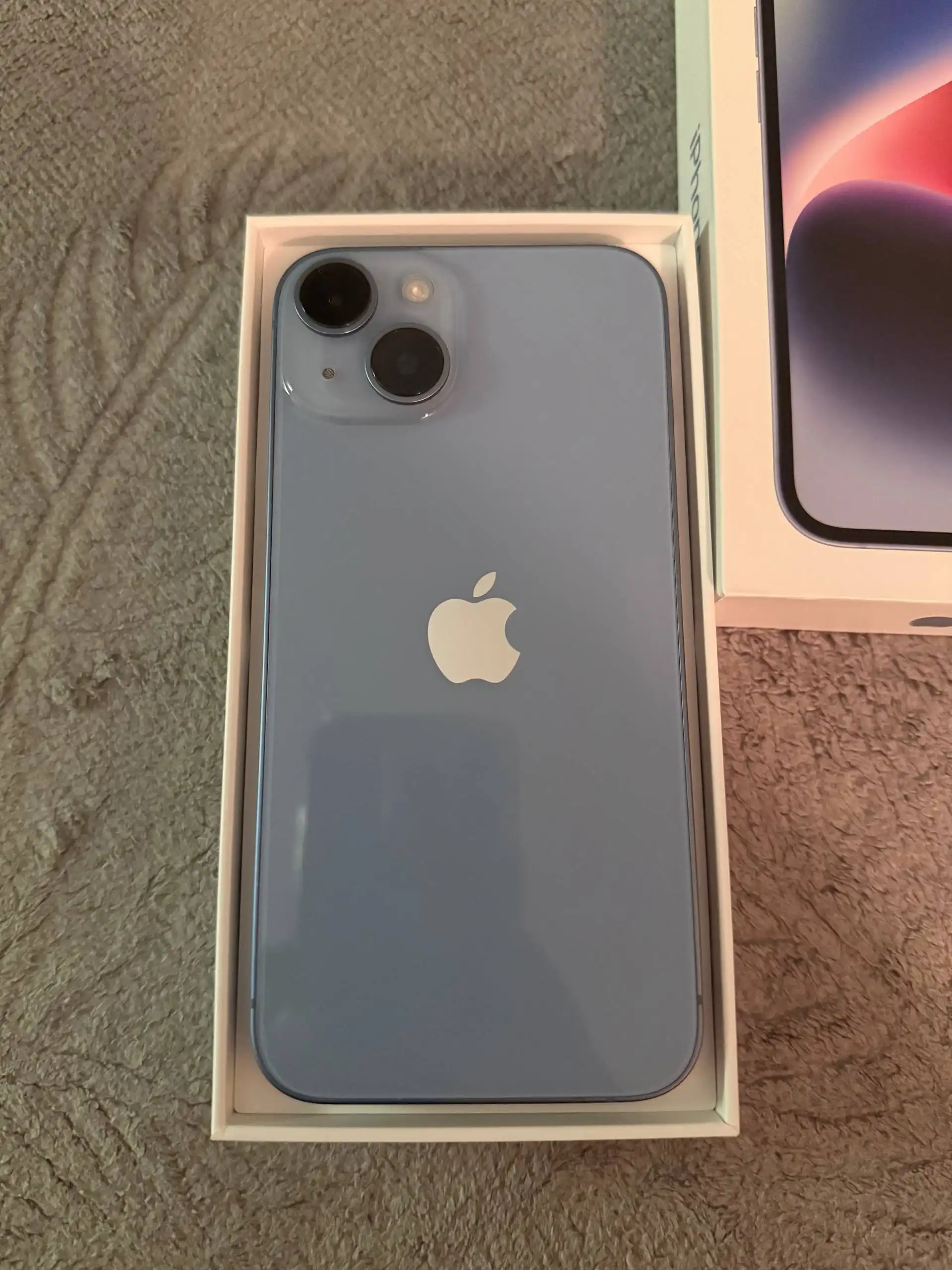 Продам iPhone 14/128 и шубу из эко меха - Барахолка в Артём