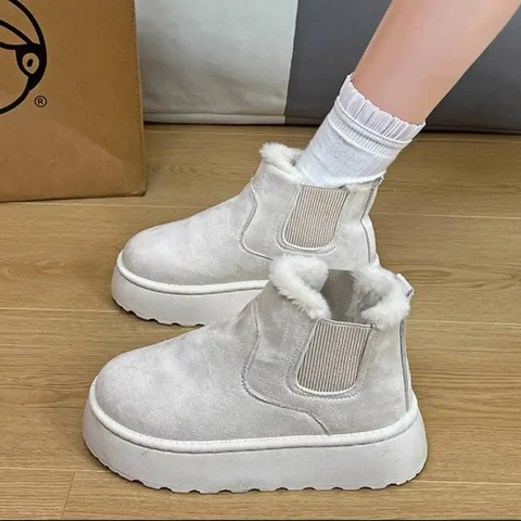 Продажа новых женских угг 39-40 размер - Джинсы/Брюки в Владивосток