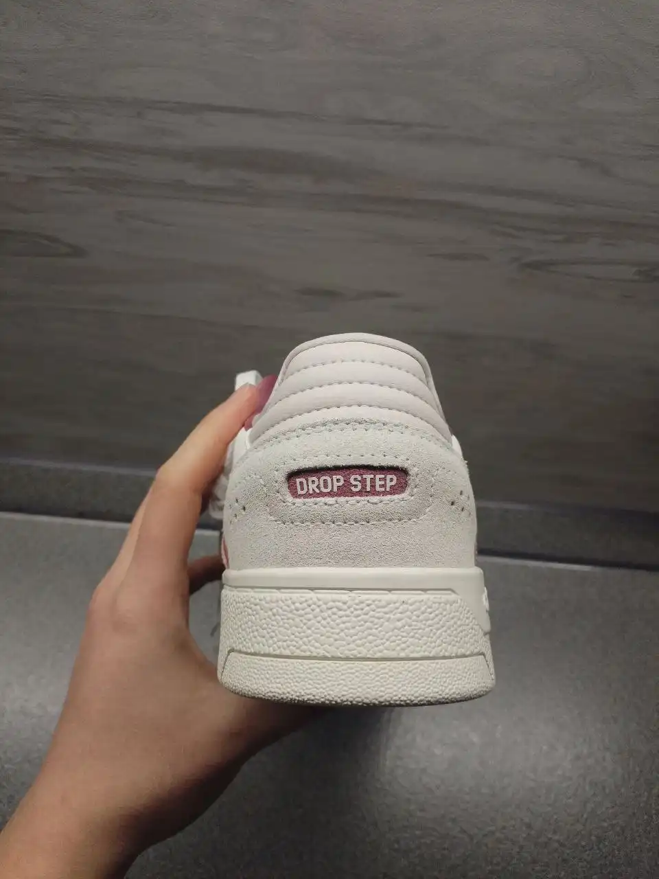 Продажа оригинальных кроссовок Adidas размер 40 2/3 - Обувь (Одежда) в Владивосток