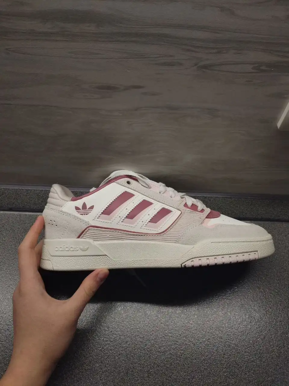 Продажа оригинальных кроссовок Adidas размер 40 2/3 - Обувь (Одежда) в Владивосток