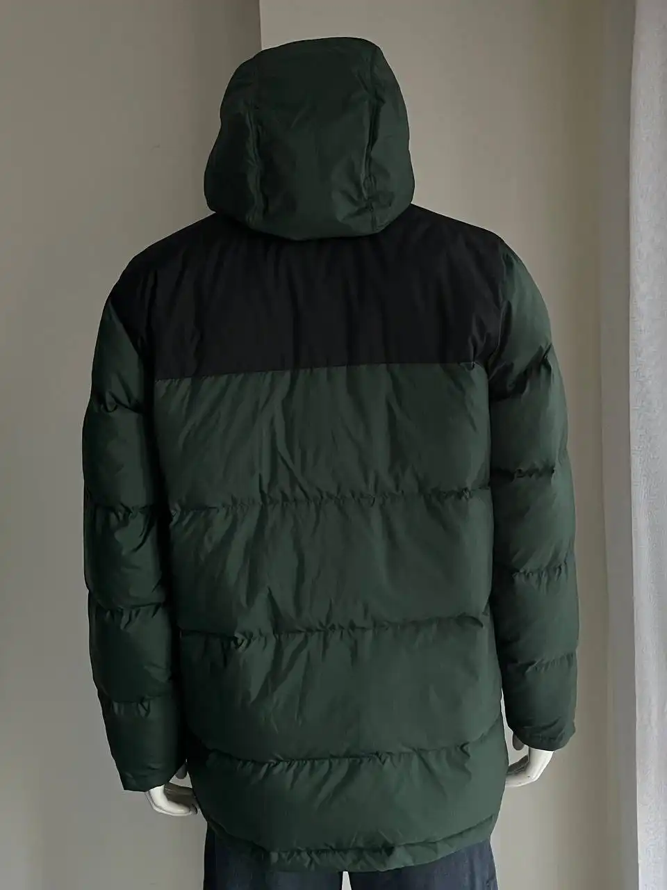 Пуховик Levi's размер L - Верхняя одежда (Одежда) в Владивосток