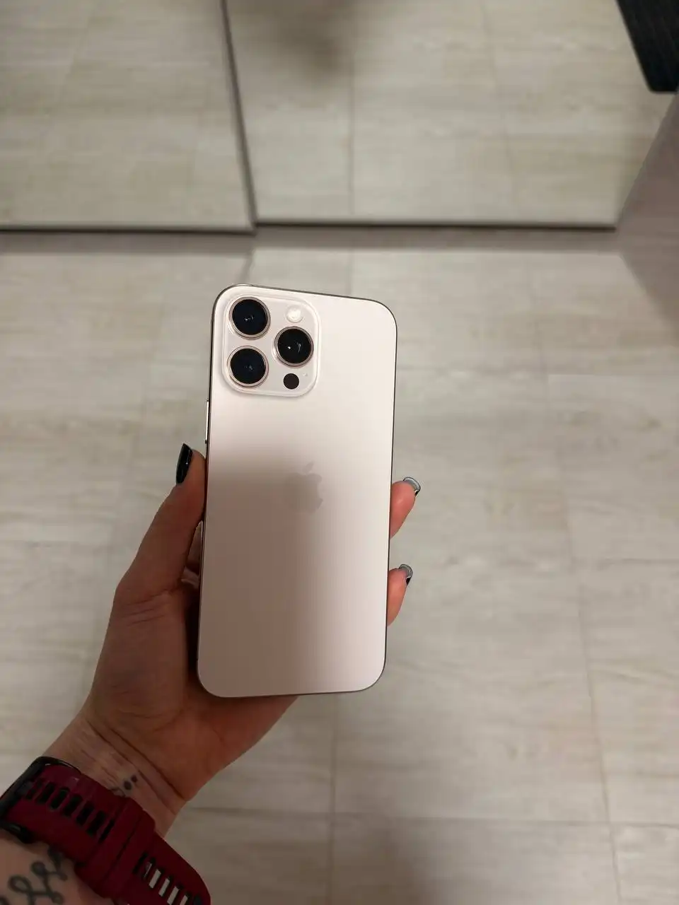 iPhone 16 Pro Max 256GB в идеальном состоянии - Смартфоны (Электроника) в Владивосток