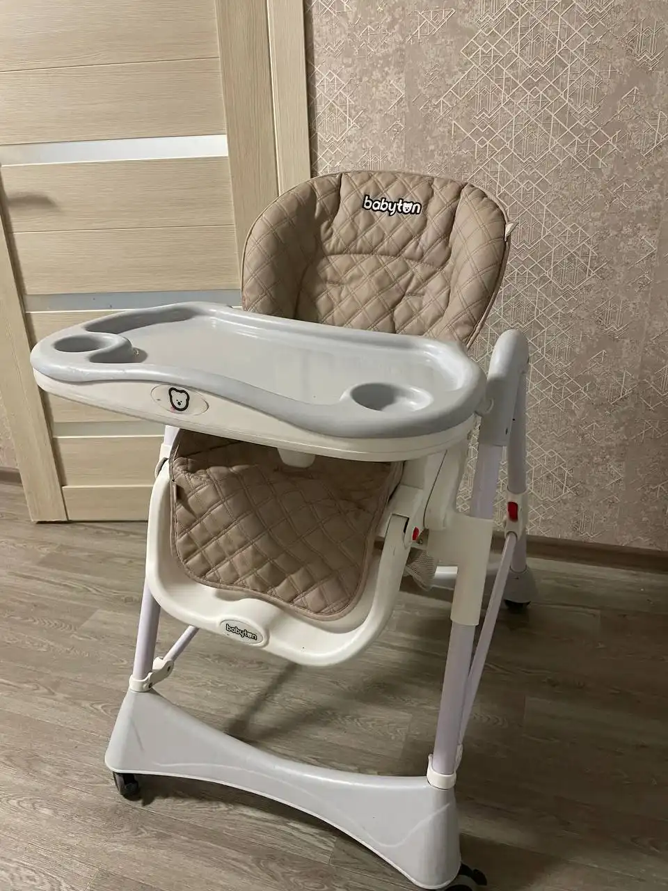 Продам стульчик для кормления - Стульчики для кормления (Товары для детей) в Владивосток