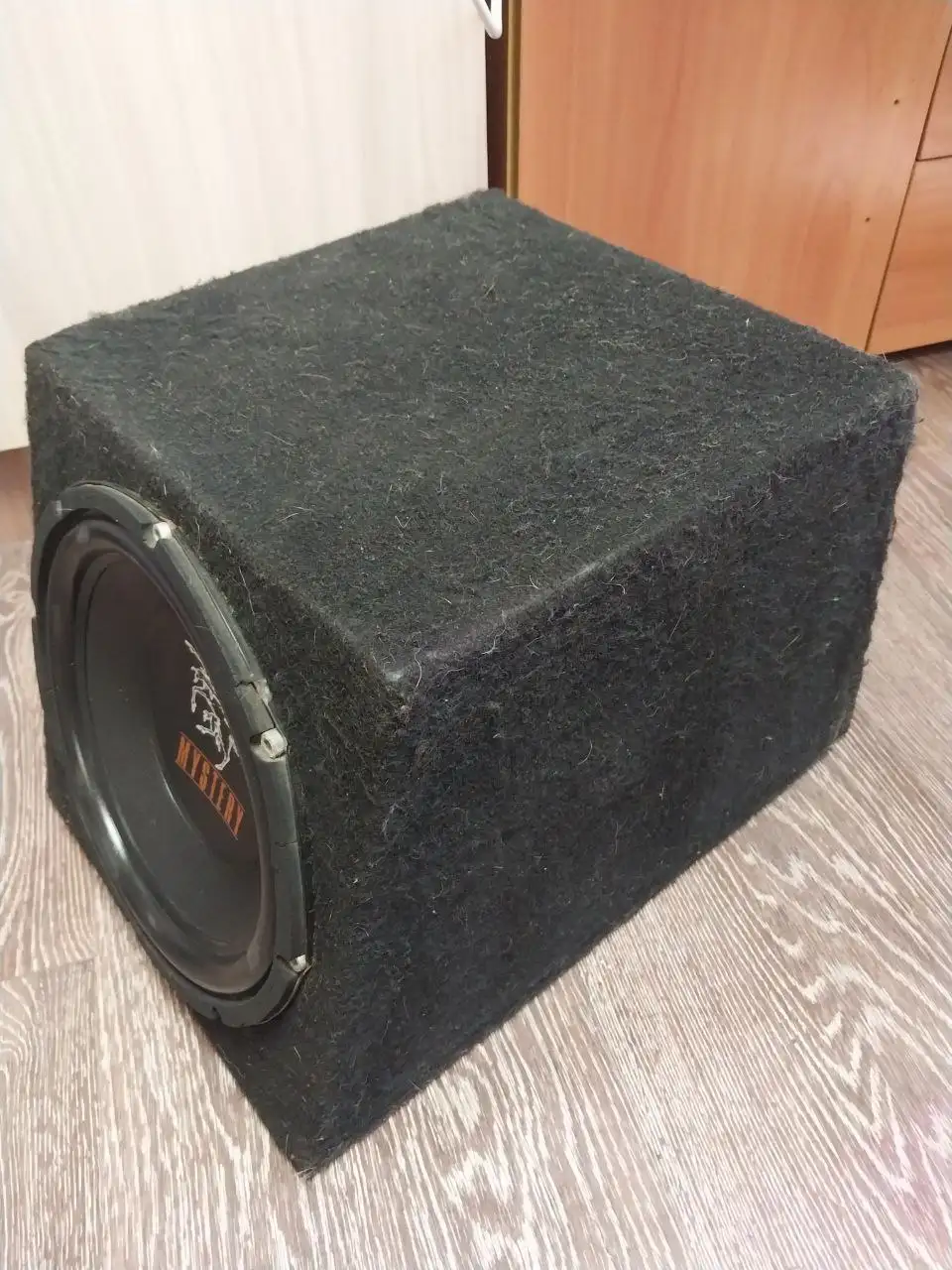 Продам автомобильные комплектующие: магнитола, сабвуфер, колеса - Автомобильные запчасти (Запчасти) в Артём