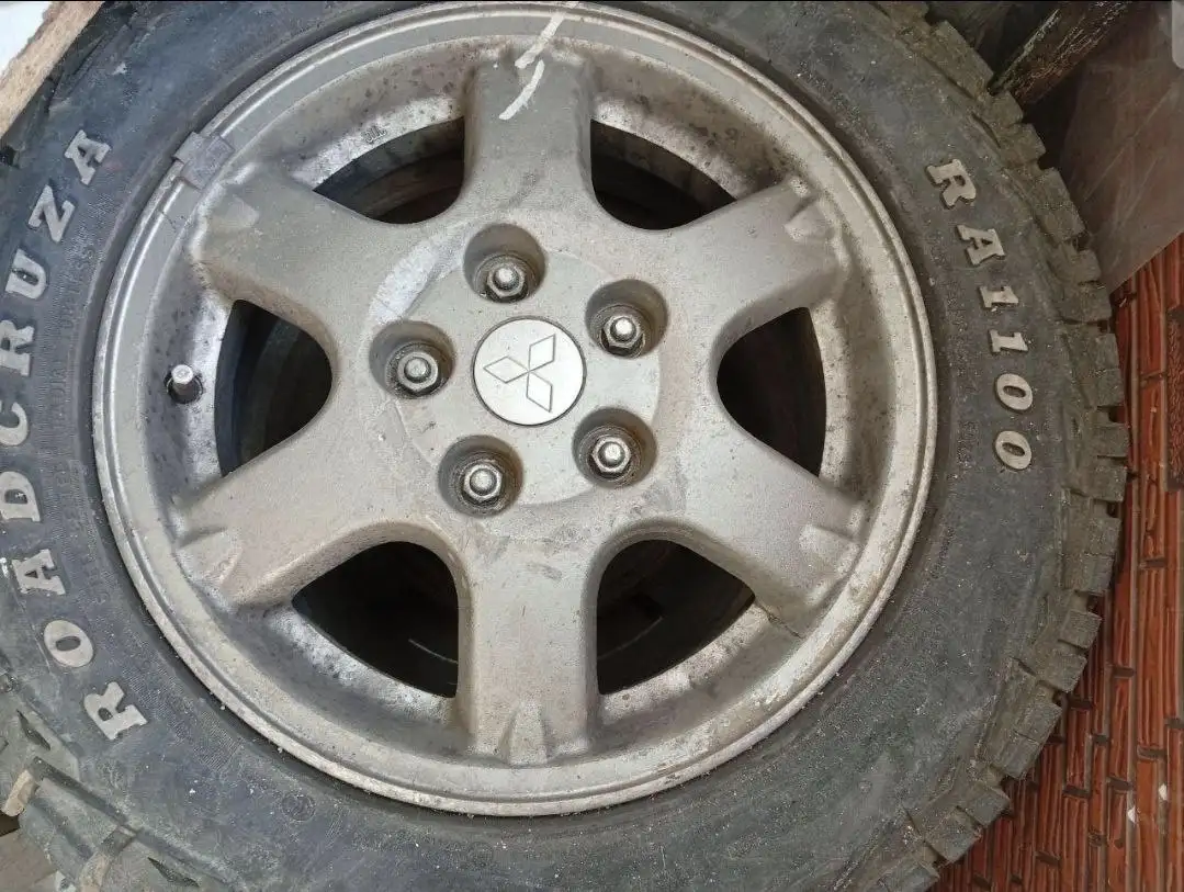 Продам автомобильные комплектующие: магнитола, сабвуфер, колеса - Автомобильные запчасти (Запчасти) в Артём