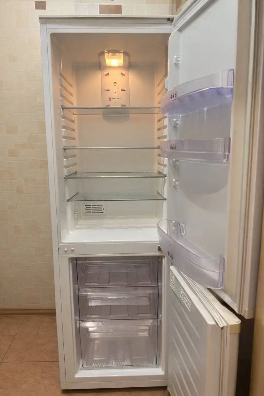 Отдам холодильник Whirlpool бесплатно - Холодильники (Барахолка) в Владивосток