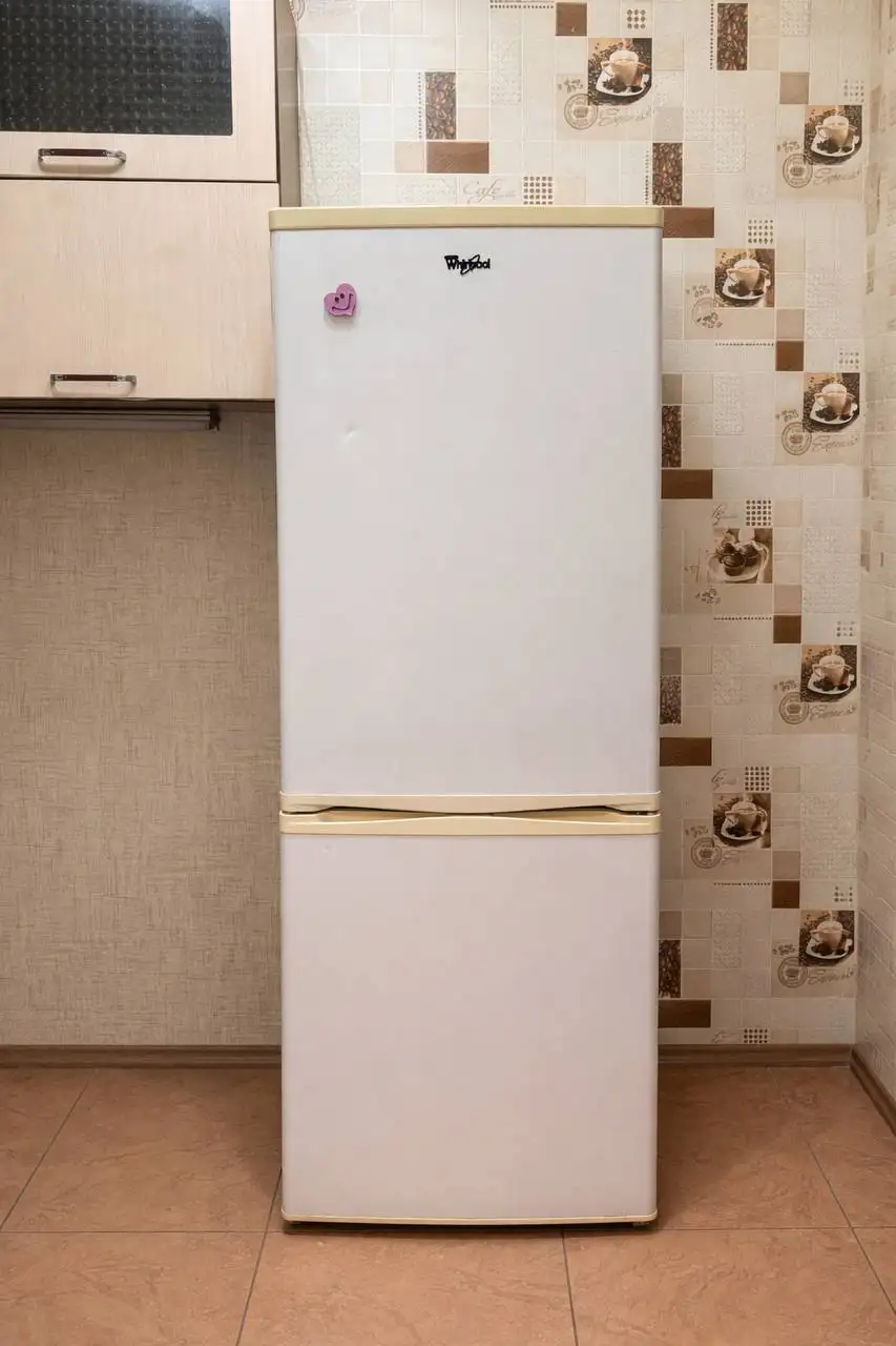 Отдам холодильник Whirlpool бесплатно - Холодильники (Барахолка) в Владивосток