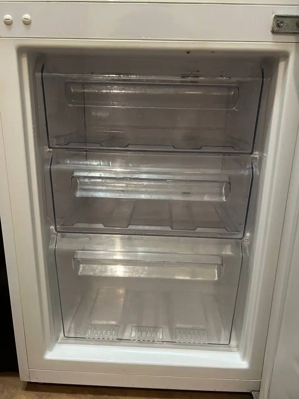 Отдам холодильник Whirlpool бесплатно - Холодильники (Барахолка) в Владивосток