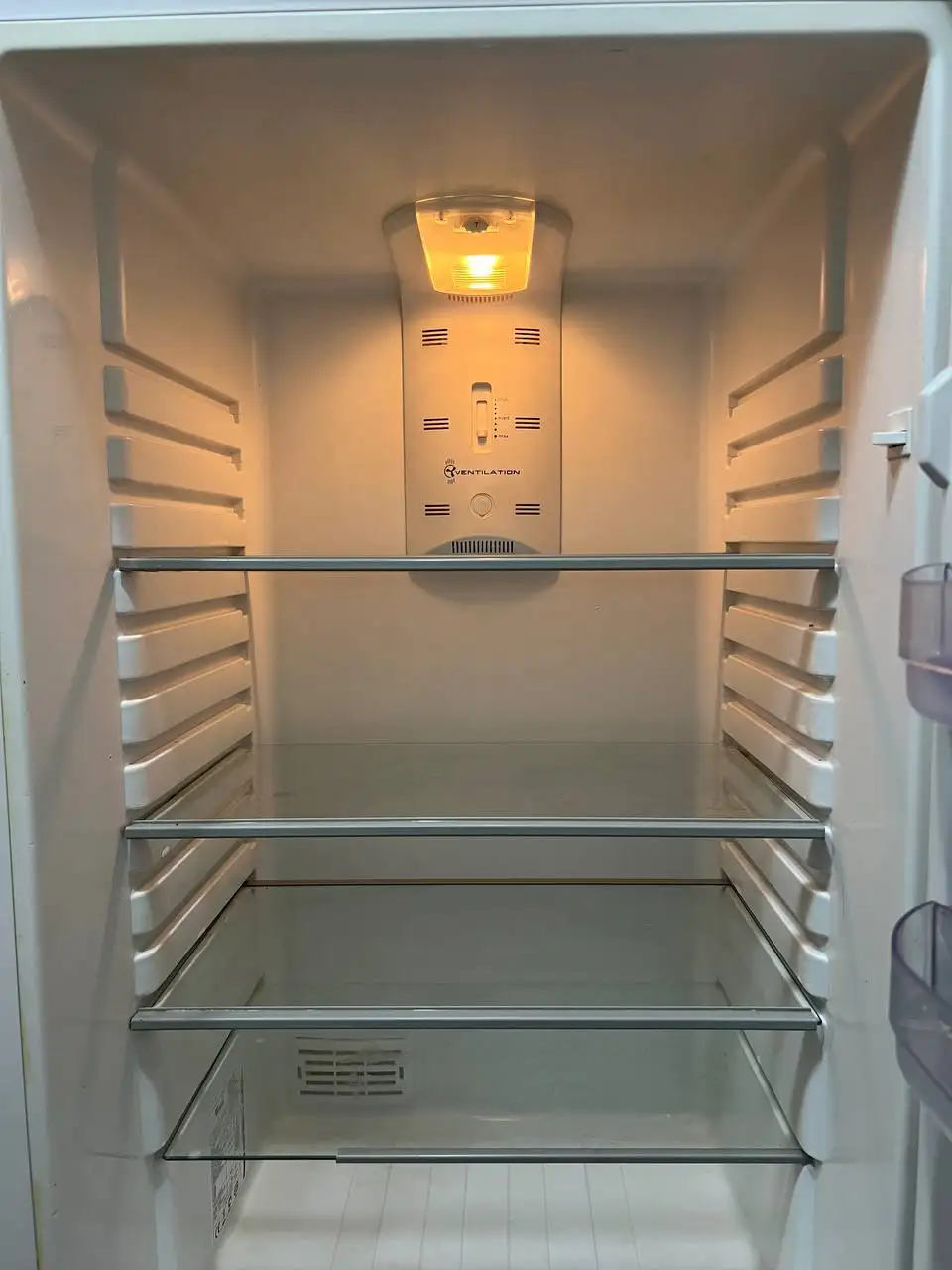 Отдам холодильник Whirlpool бесплатно - Холодильники (Барахолка) в Владивосток