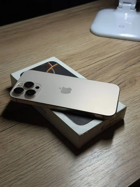 iPhone 16 Pro Max 256GB в идеальном состоянии - Электроника в Владивосток