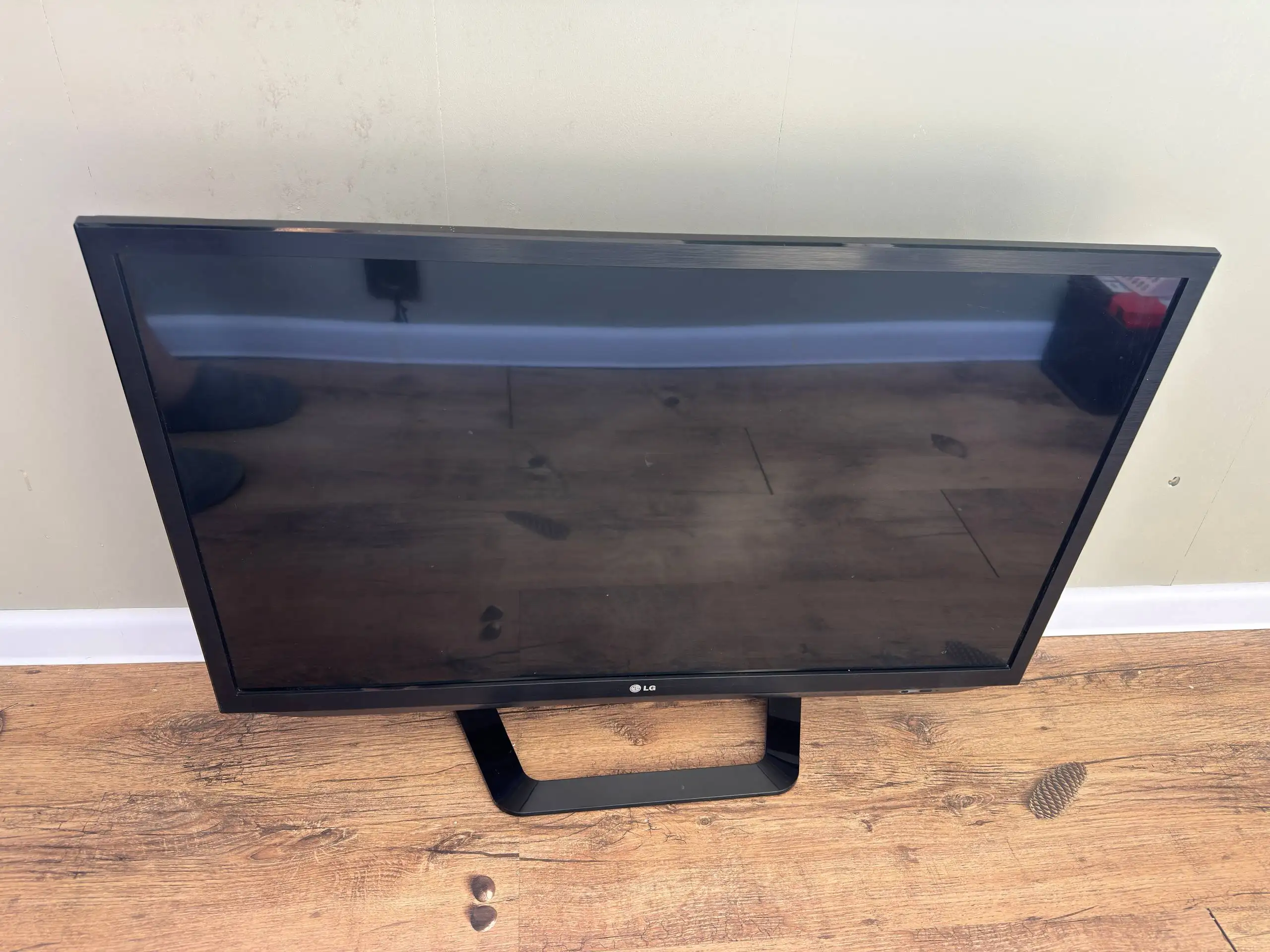 Телевизор LG 37 дюймов SmartTV 3D - Телевизоры (Электроника) в Владивосток