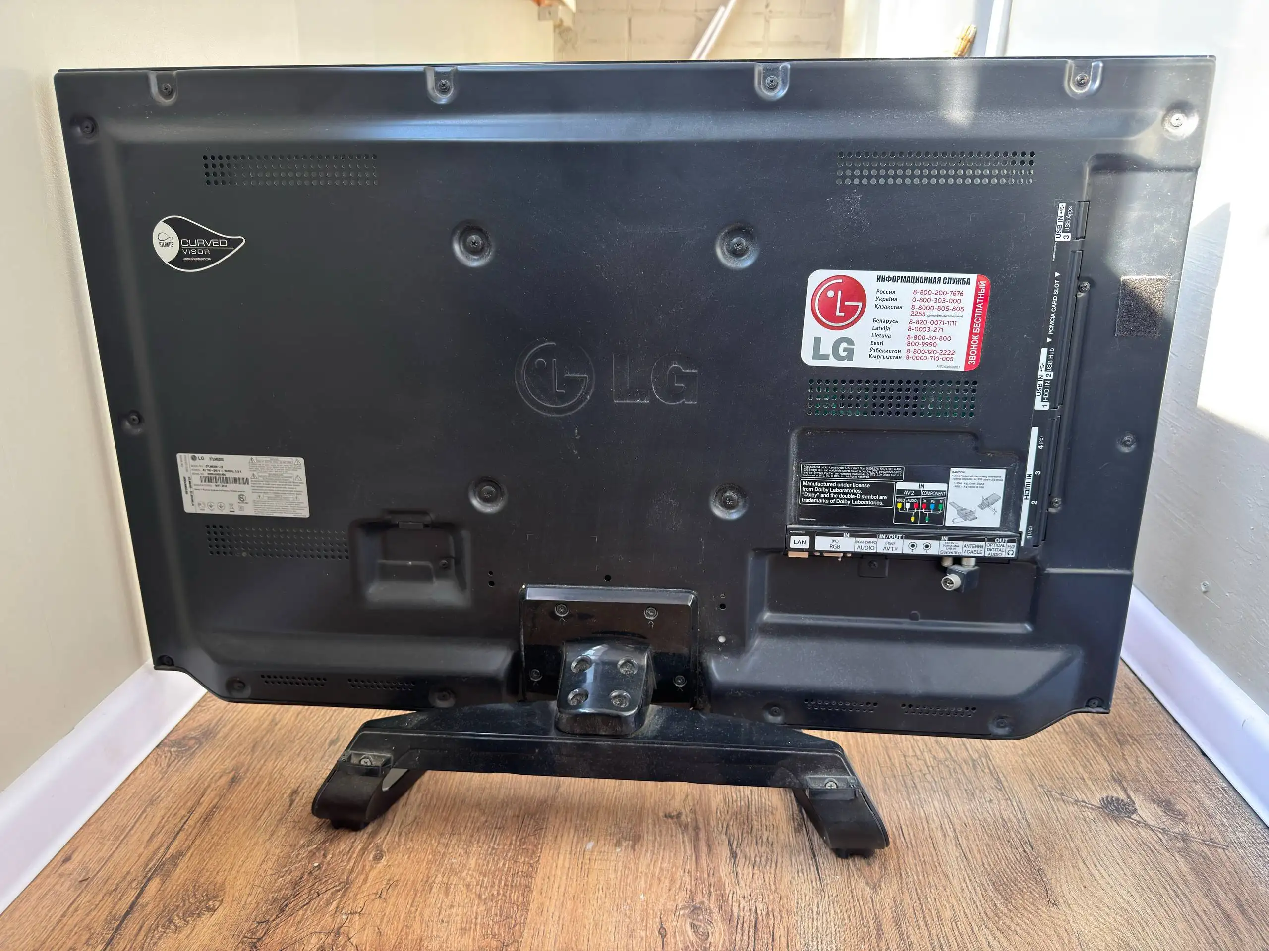 Телевизор LG 37 дюймов SmartTV 3D - Телевизоры (Электроника) в Владивосток