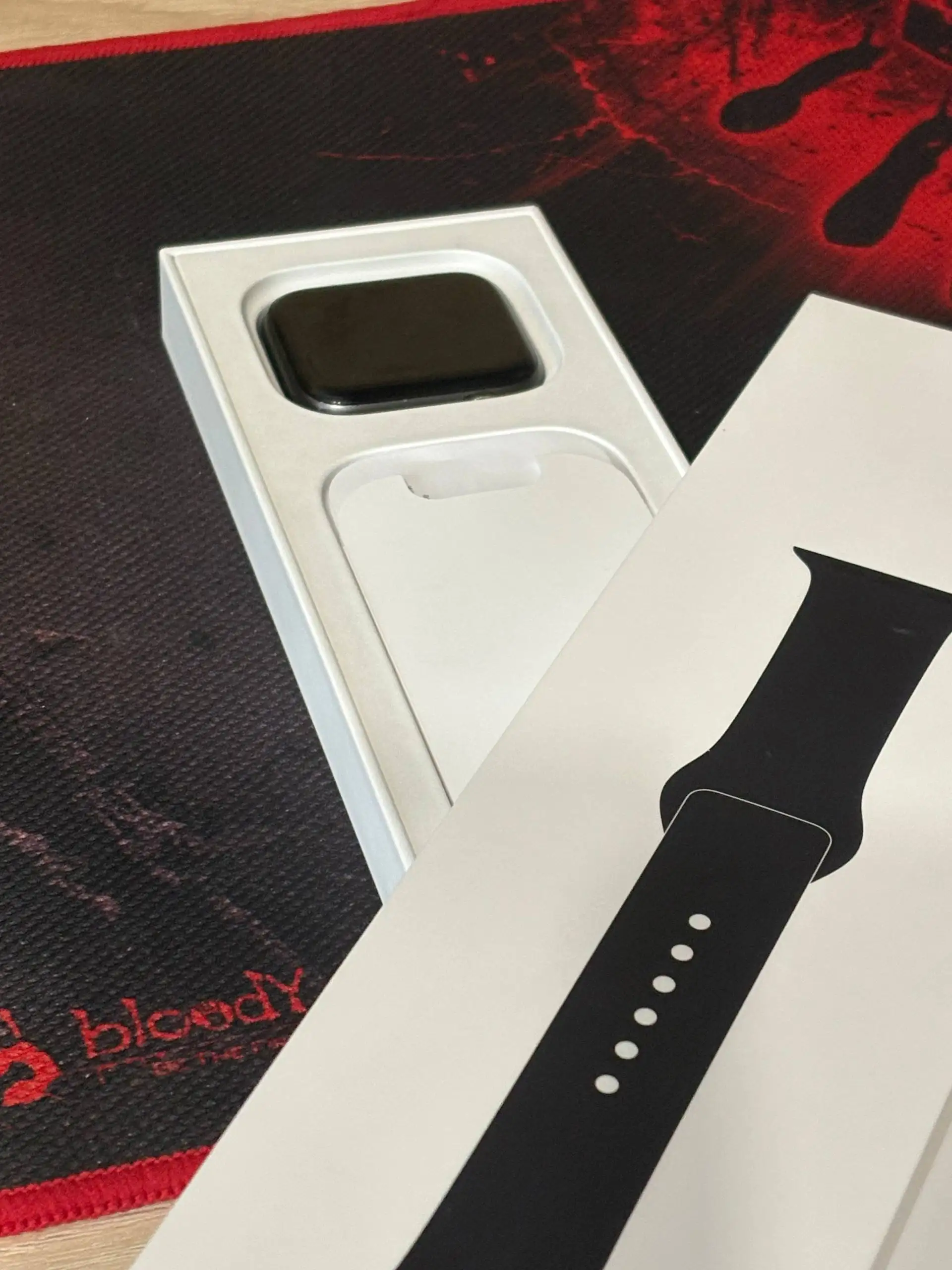 Продам Apple Watch SE - Умные часы (Электроника) в Владивосток