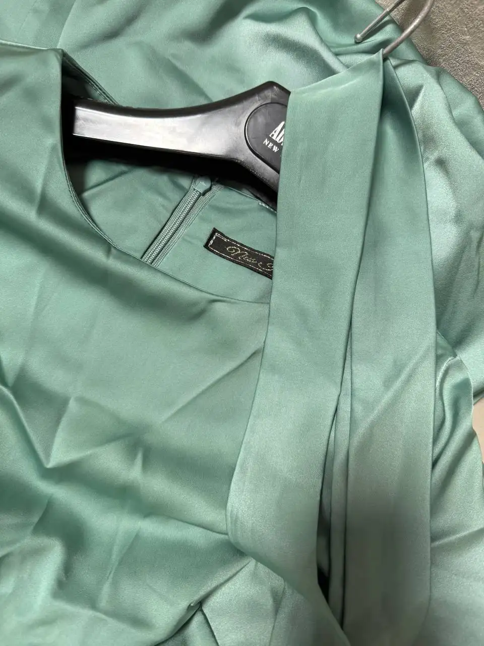 Платье изумрудное 42/44р - Платья (Одежда) в Владивосток