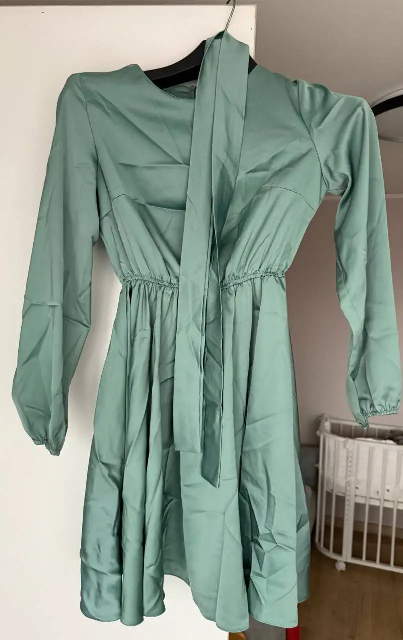 Платье изумрудное 42/44р - Платья (Одежда) в Владивосток