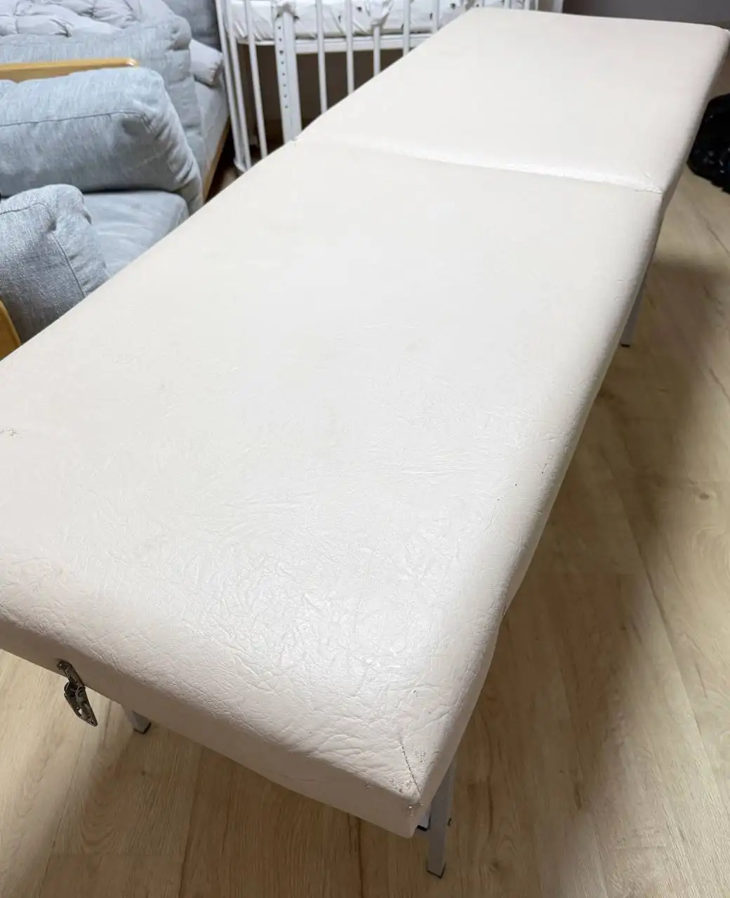 Продам кушетку с подушкой - Барахолка в Владивосток