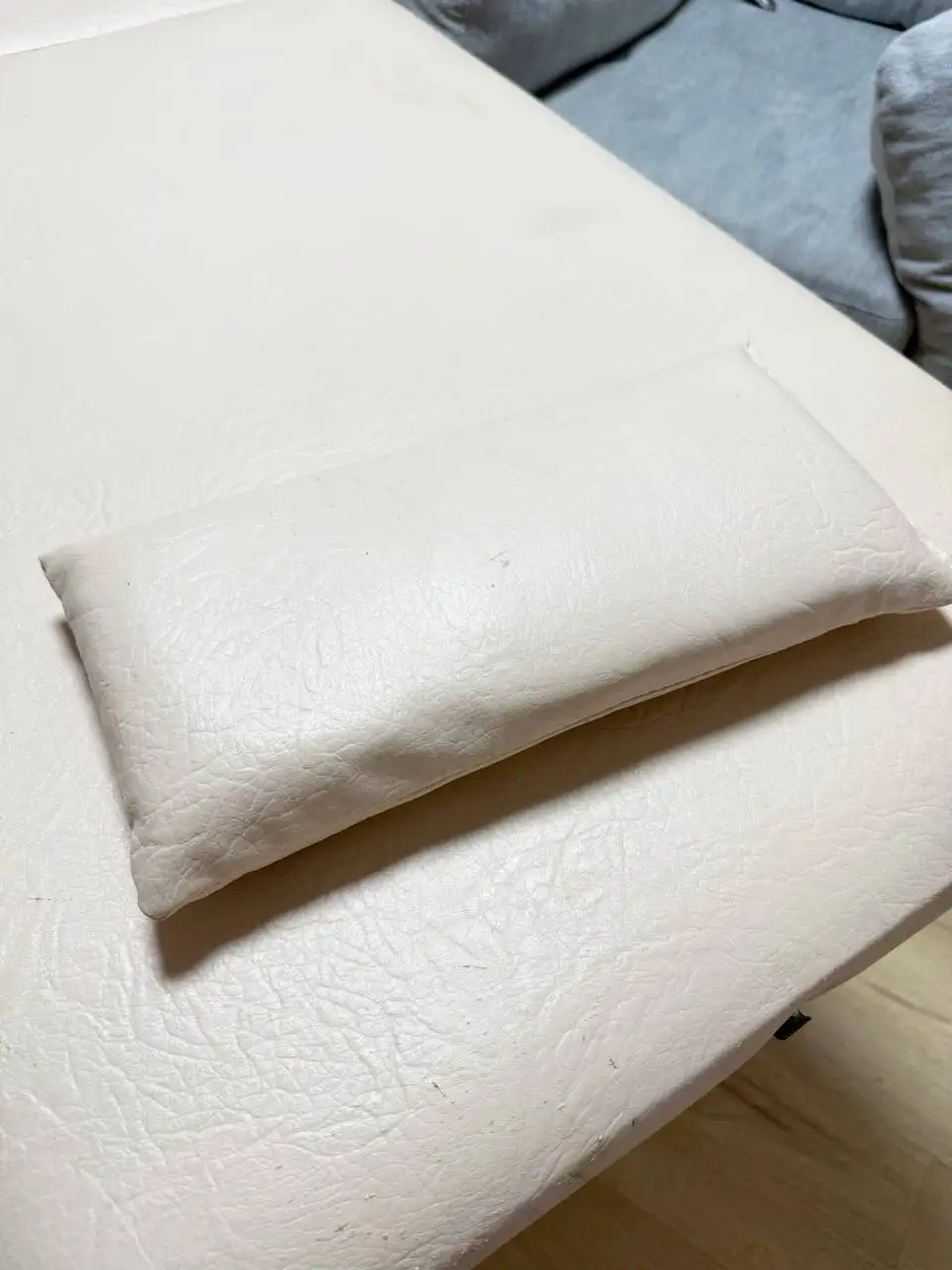 Продам кушетку с подушкой - Барахолка в Владивосток