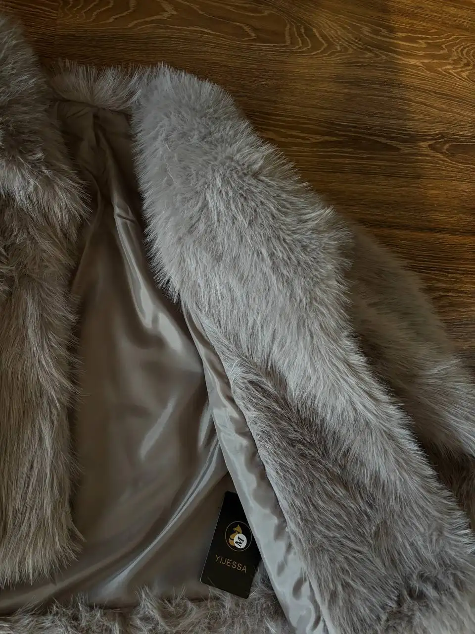 Шубка на весну новая 42-44 размер - Верхняя одежда (Одежда) в Владивосток