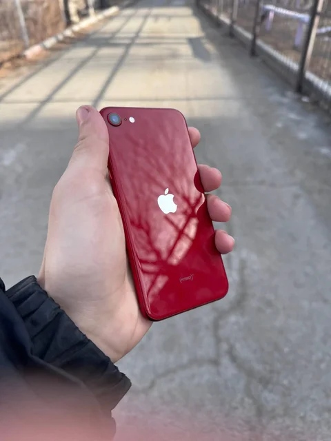 Продам iPhone SE 2022 64GB - Игровые диски в Владивосток