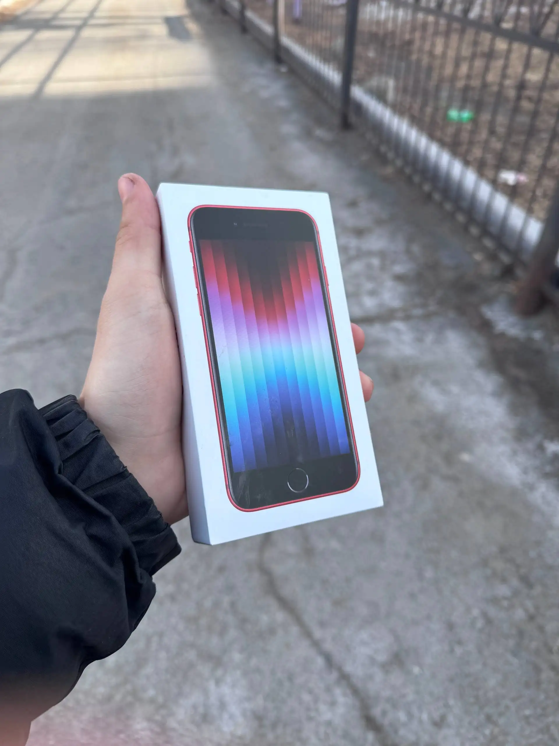 Продам iPhone SE 2022 64GB - Смартфоны (Электроника) в Владивосток