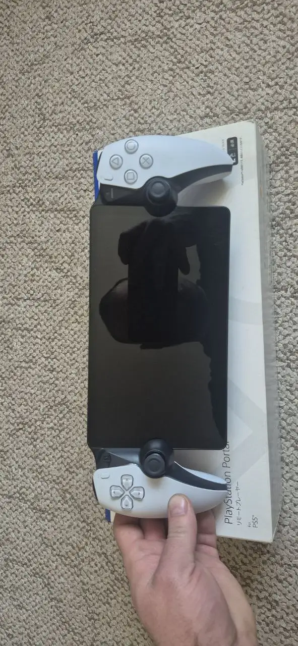 Продам PlayStation Portal в отличном состоянии - Игровые консоли и аксессуары (Электроника) в Владивосток