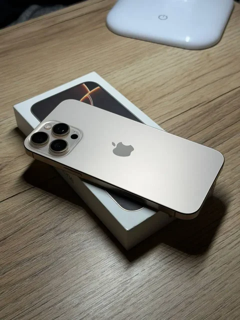 iPhone 16 Pro Max 512GB в идеальном состоянии - Смартфоны и часы в Владивосток