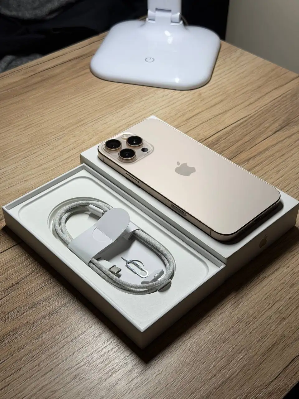 iPhone 16 Pro Max 512GB в идеальном состоянии - Смартфоны (Электроника) в Владивосток