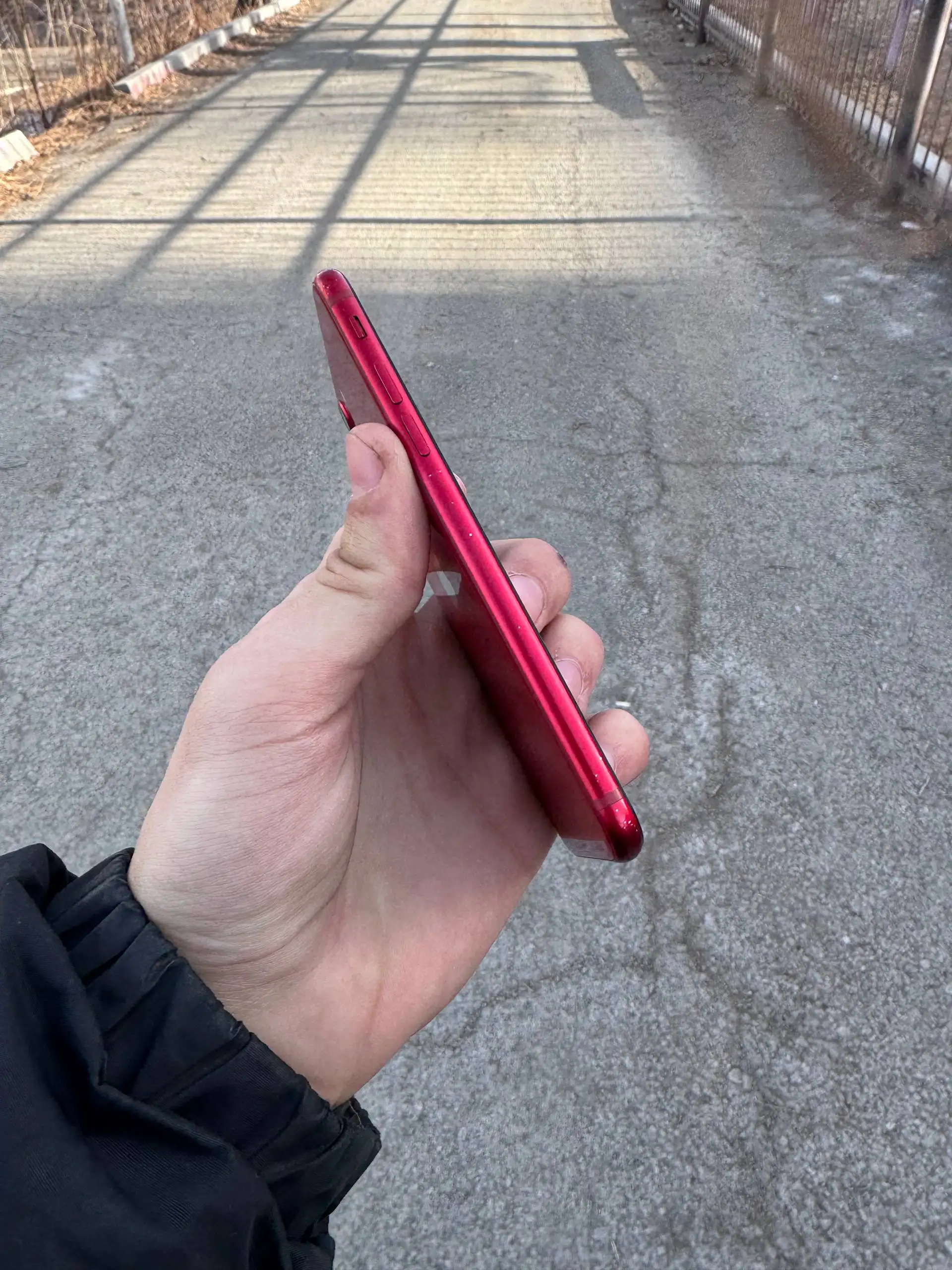 Продам iPhone SE 2022 64GB в хорошем состоянии - Смартфоны (Электроника) в Владивосток