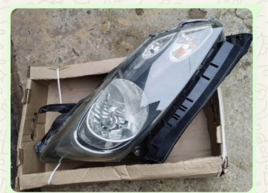 Продам фару переднюю правую на Honda Freed 2009 года - Автозапчасти (Запчасти) в Владивосток