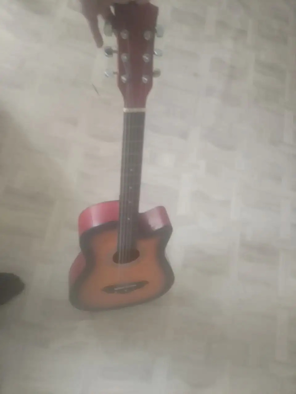 Акустическая гитара в хорошем состоянии - Музыкальные инструменты (Хобби и отдых) в Владивосток