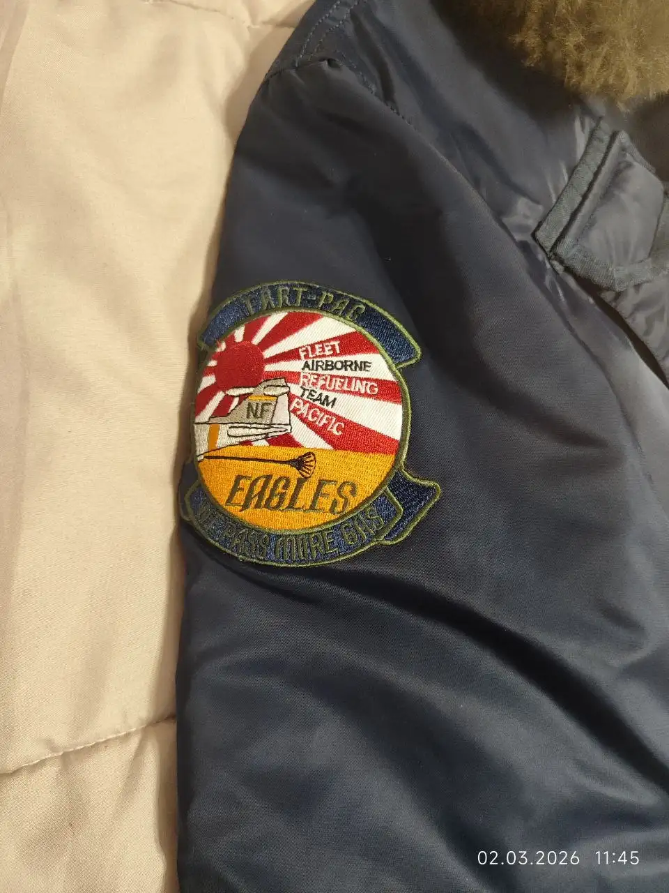 Продажа одежды размер XL в хорошем состоянии - Одежда в Владивосток