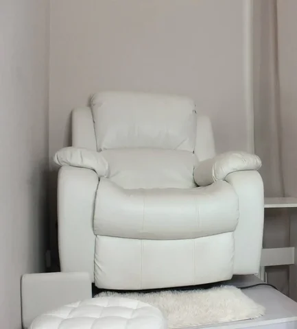 Механическое кресло реклайнер белое - Обмен товаров в Владивосток