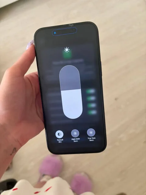 Продам iPhone 16 Plus 128 ГБ в идеальном состоянии - Power bank в Владивосток