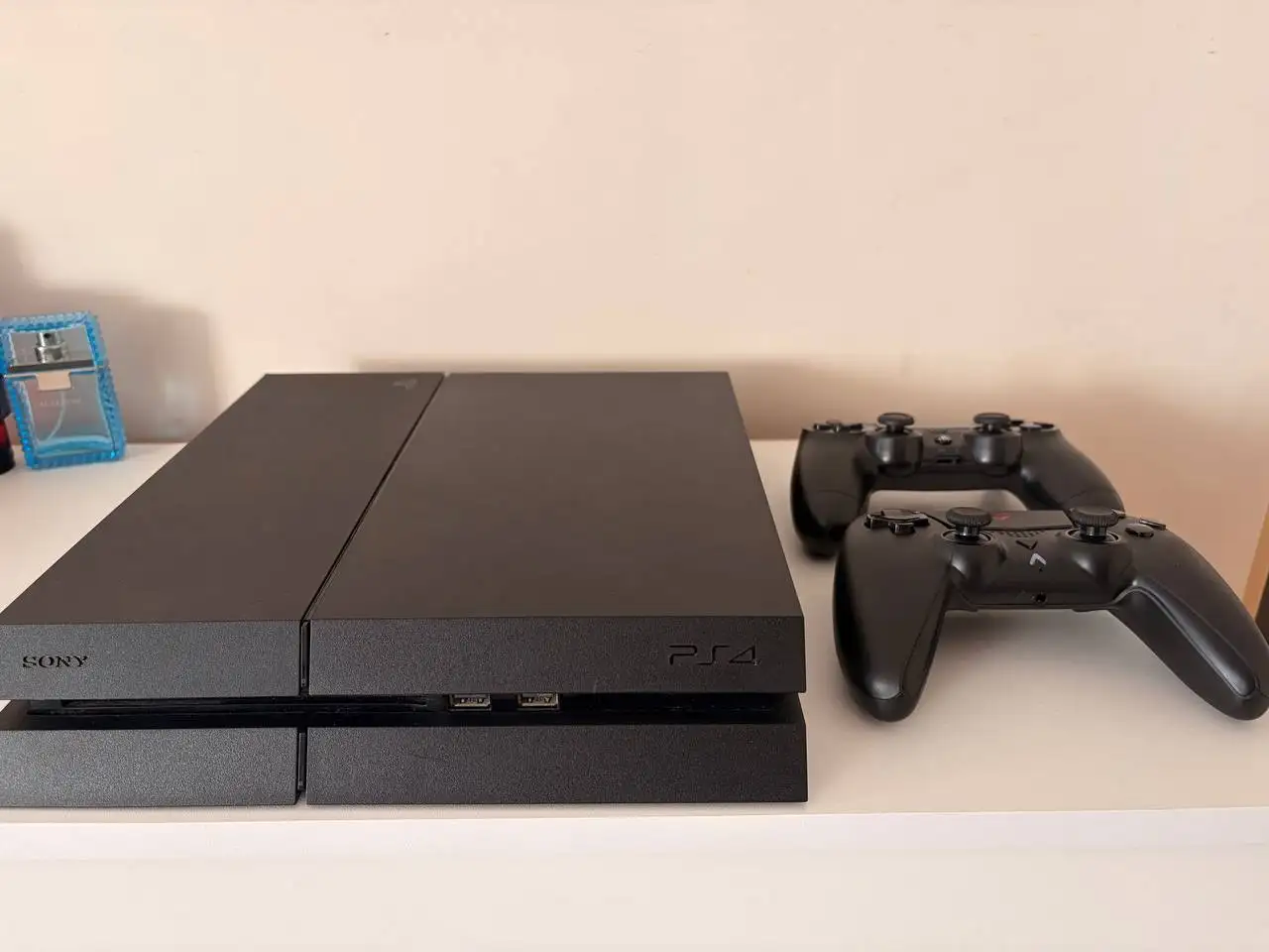 Продажа приставок PS4 Slim и PS4 Fat - Игровые консоли (Электроника) в Владивосток