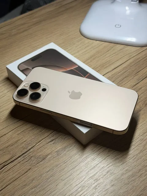 Продам iPhone 16 Pro Max 256gb - Power bank в Владивосток