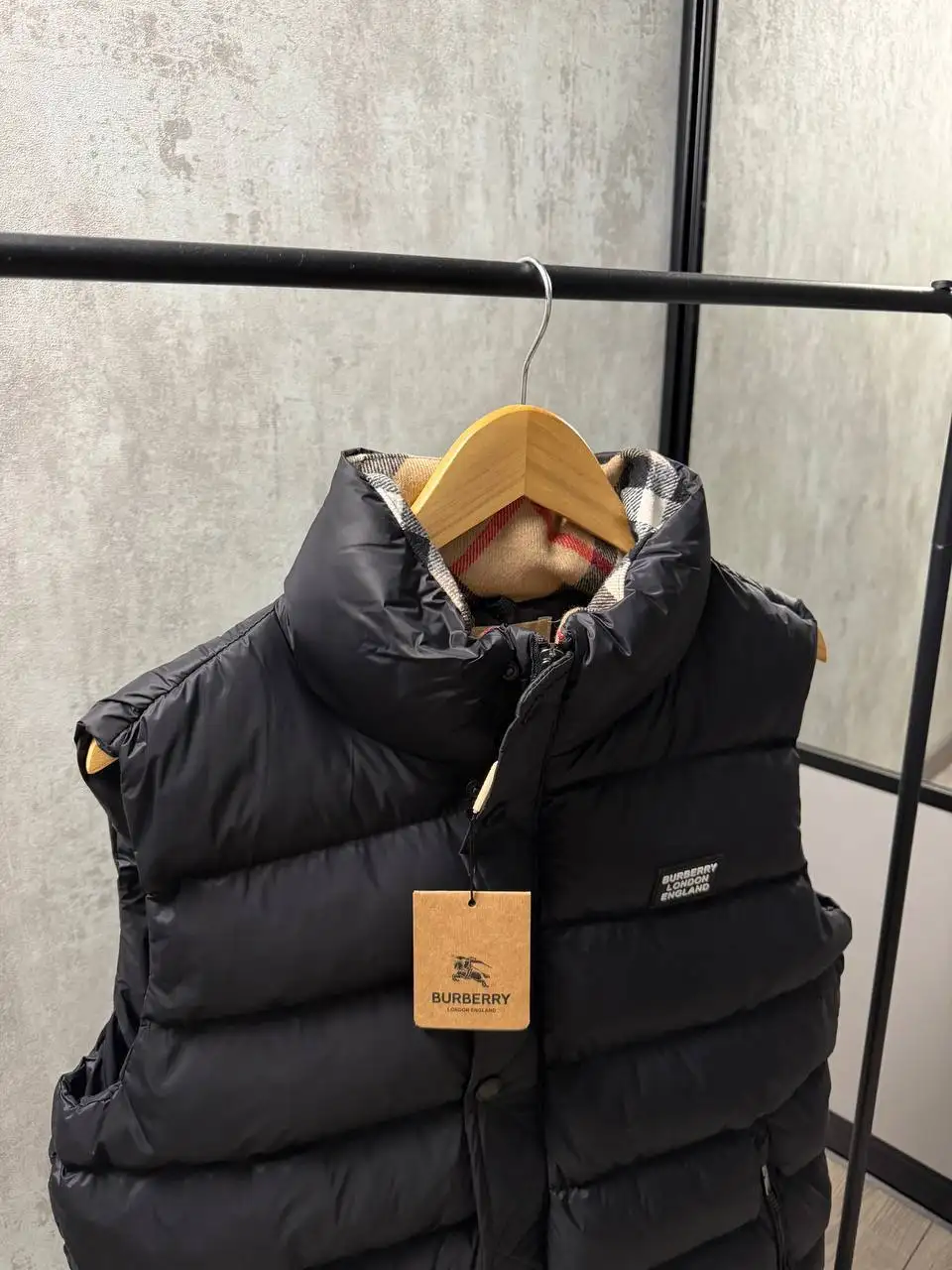 Жилетка Burberry черная матовая - Верхняя одежда (Одежда) в Владивосток