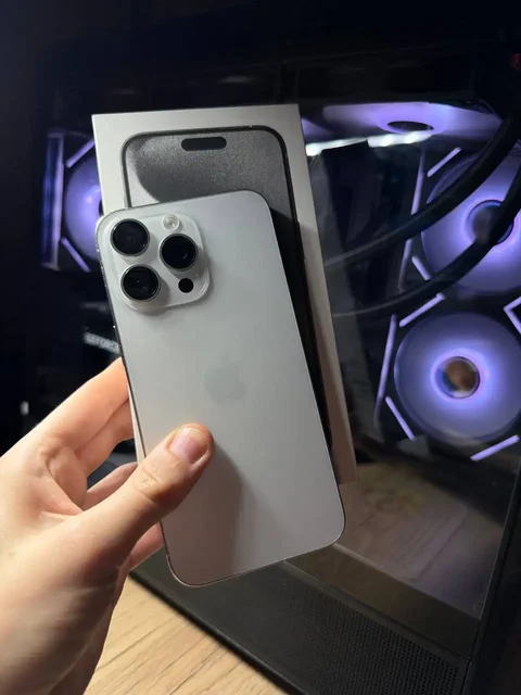 iPhone 15 Pro Max 512GB в хорошем состоянии - Умные часы и фитнес-браслеты в Владивосток