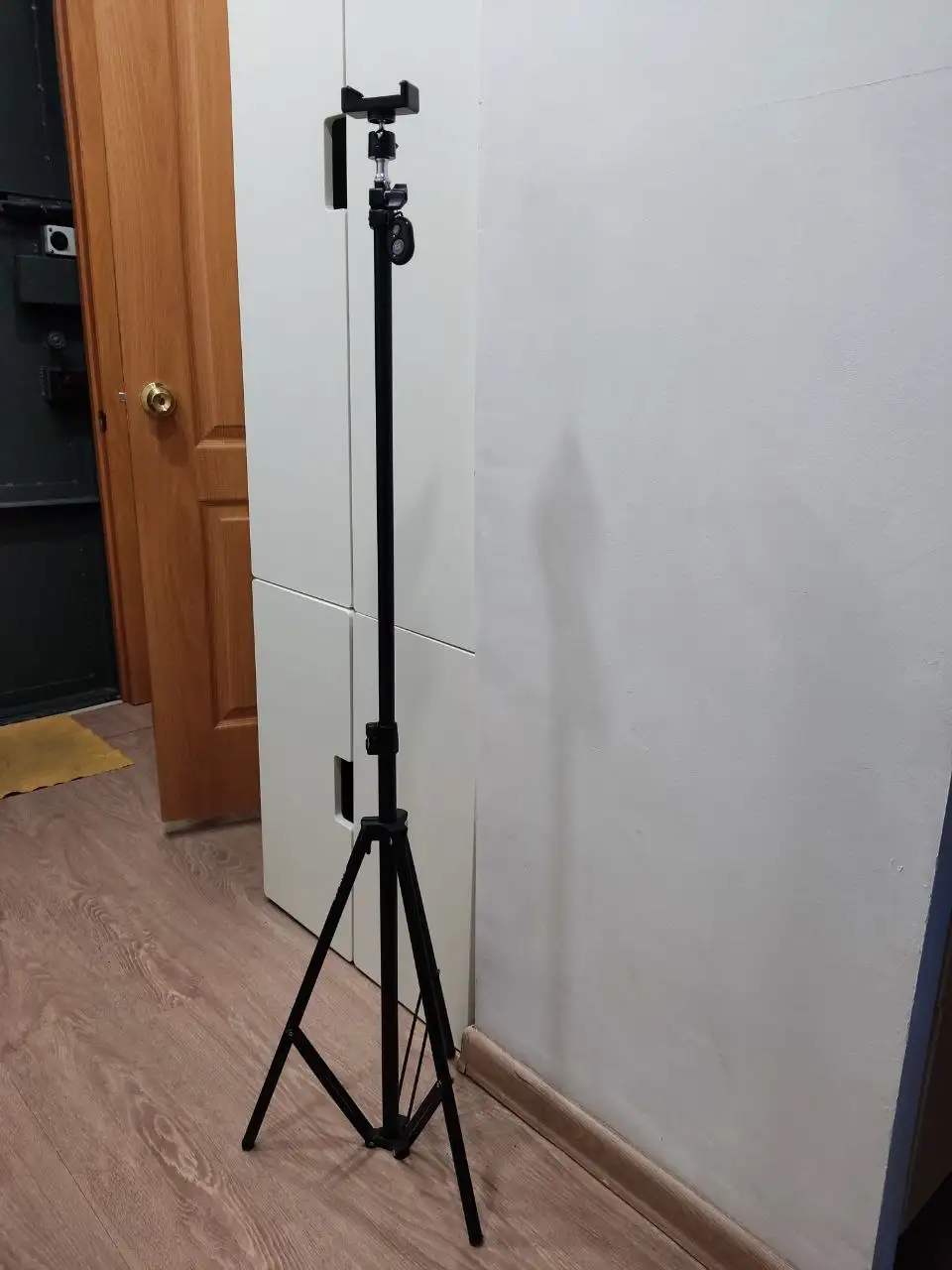 Штатив Raylab Basic 190 для телефона с держателем и пультом - Фото- и видеотехника (Барахолка) в Владивосток