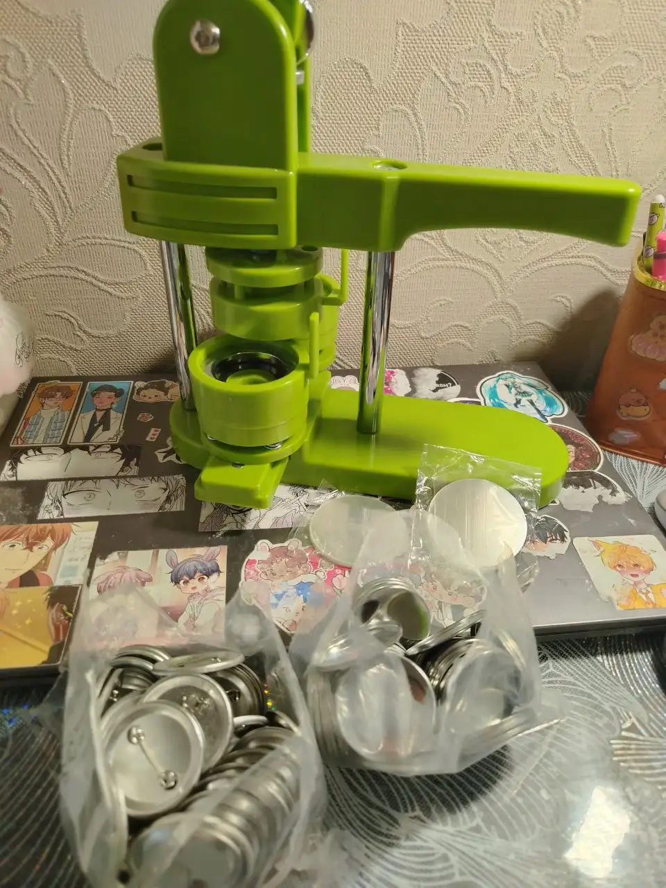 Продам аппарат для изготовления значков - Рукоделие и творчество (Хобби и отдых) в Владивосток