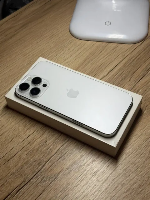 iPhone 16 Pro Max 256GB в отличном состоянии - Электроника в Владивосток