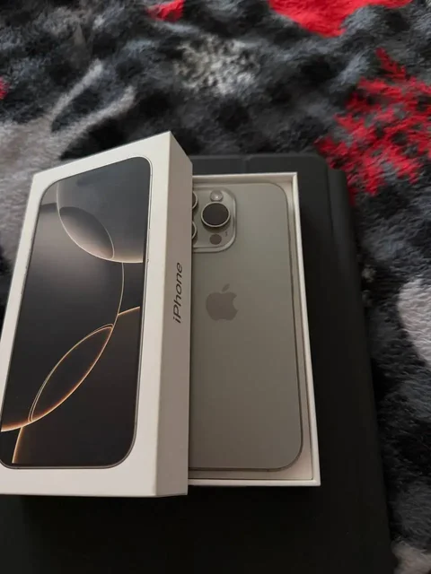 Продажа iPhone 16 Pro 256 ГБ в идеальном состоянии - Видеоигры в Владивосток